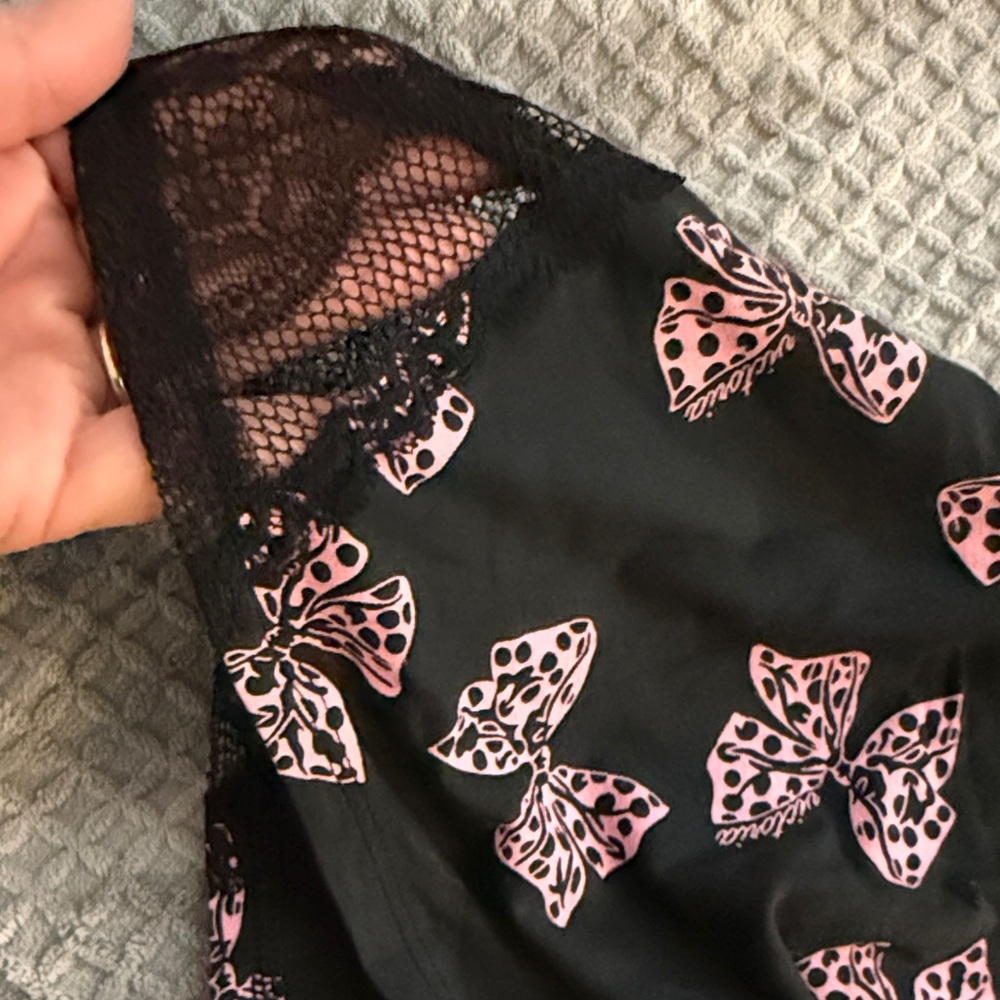 Heavenly by Victoria’s Secret Black Slip Dress with Pink Bow Pattern - NWOT - M - Picture 4 of 8